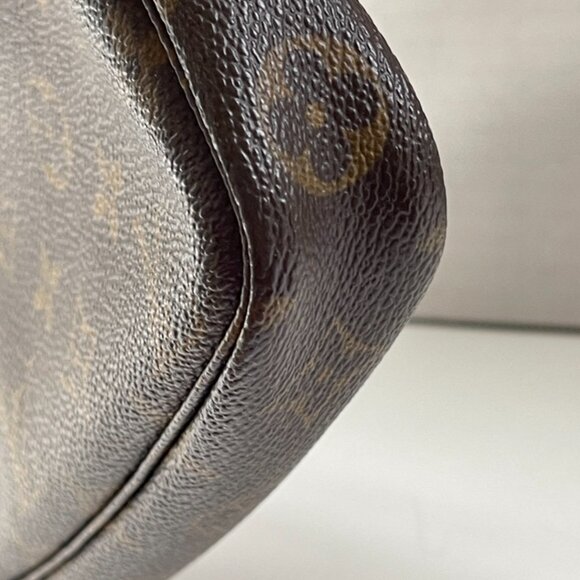 Louis Vuitton Monogram Pochette Accessoires Pouch (2220) - Picture 9 of 12